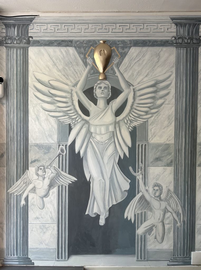 Keim op muur met bladgoud